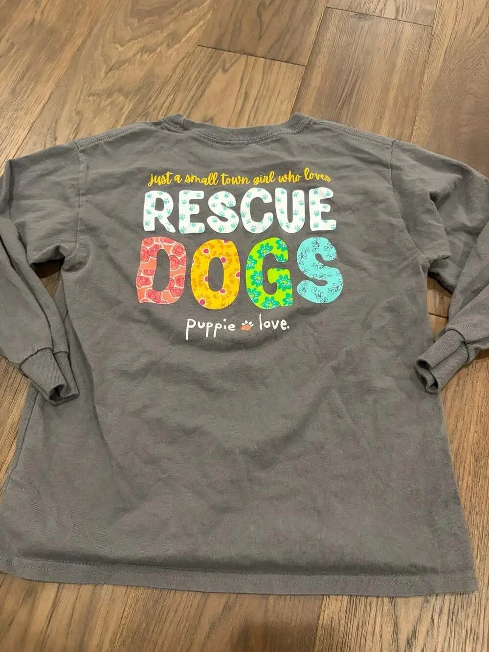 Puppie Love Small Town Girl Rescue Dogs Long Sleeve T-Shirt Gray Size YS Youth S